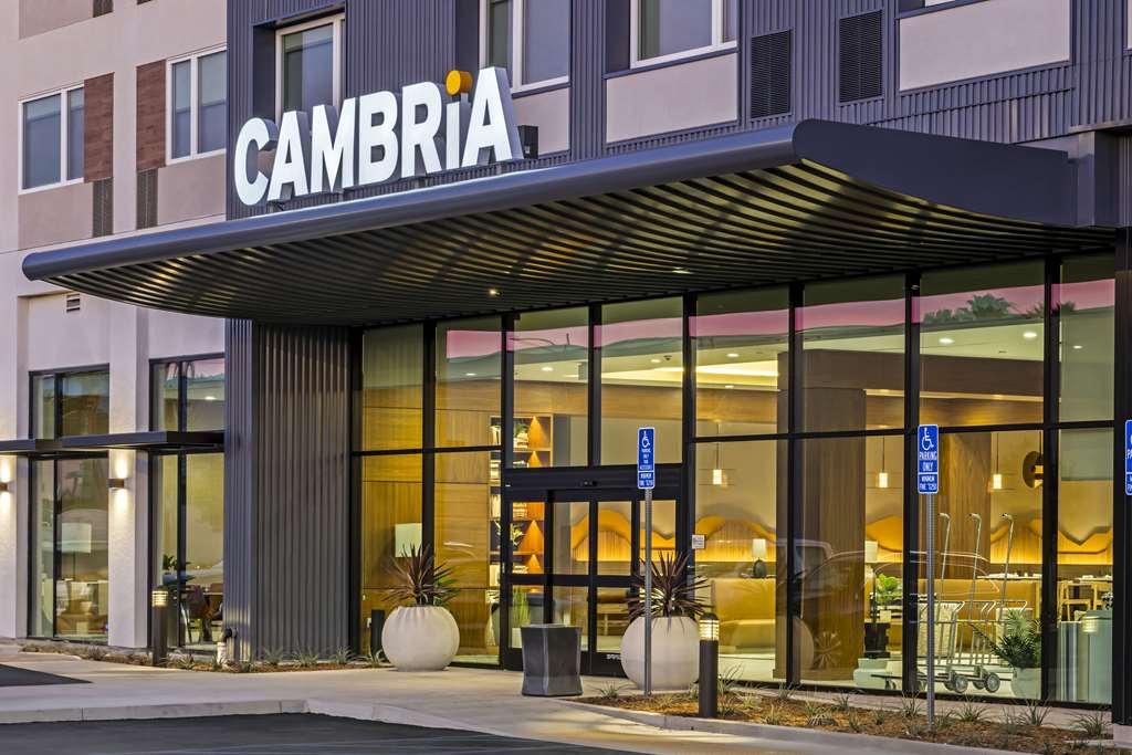 Cambria Hotel Burbank Airport Bagian luar foto