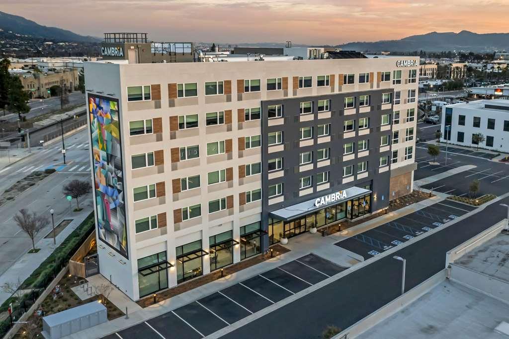 Cambria Hotel Burbank Airport Bagian luar foto