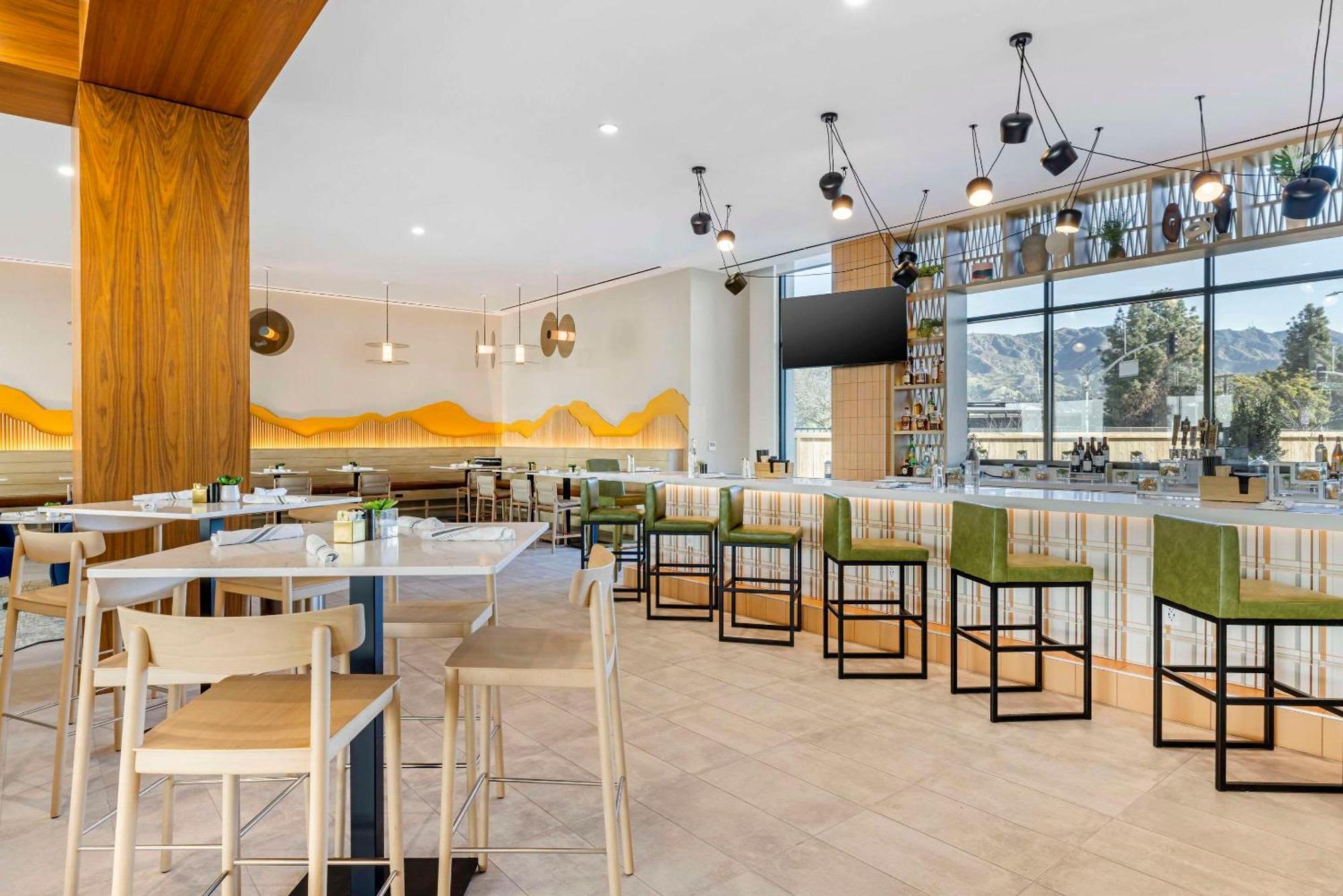 Cambria Hotel Burbank Airport Bagian luar foto