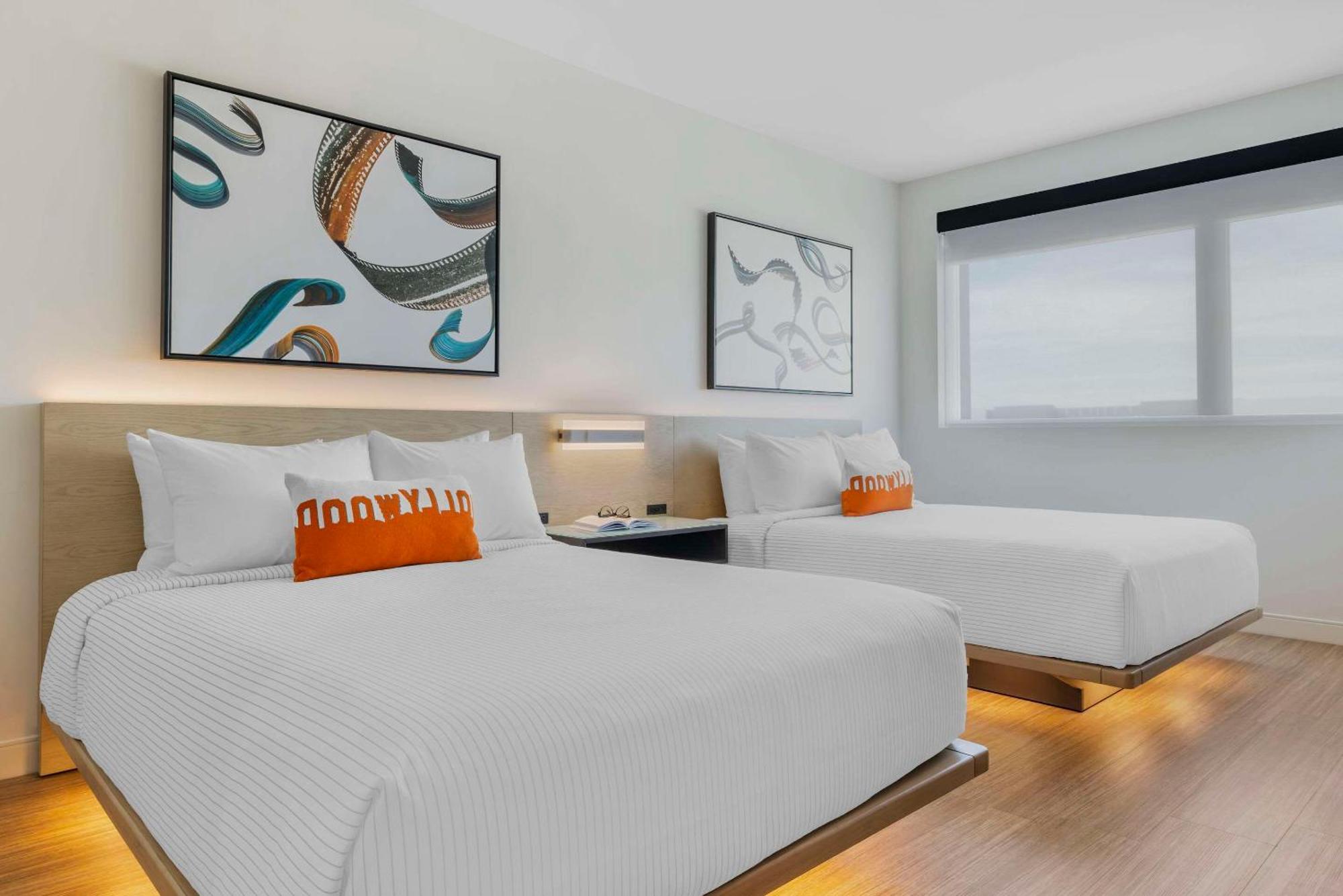 Cambria Hotel Burbank Airport Bagian luar foto