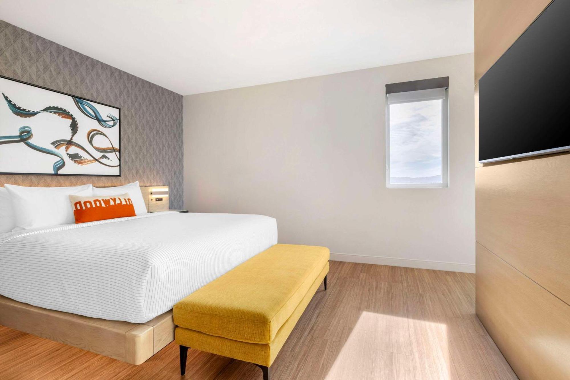 Cambria Hotel Burbank Airport Bagian luar foto