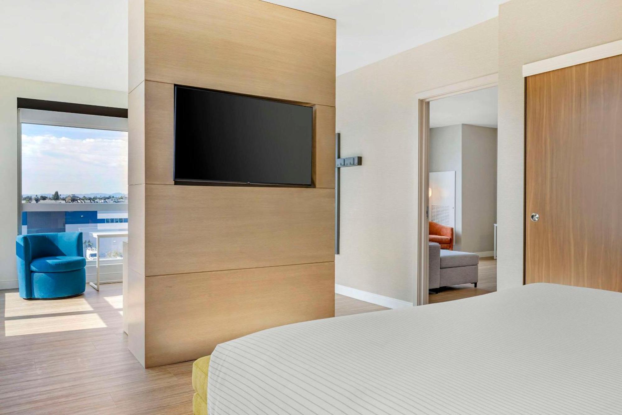 Cambria Hotel Burbank Airport Bagian luar foto