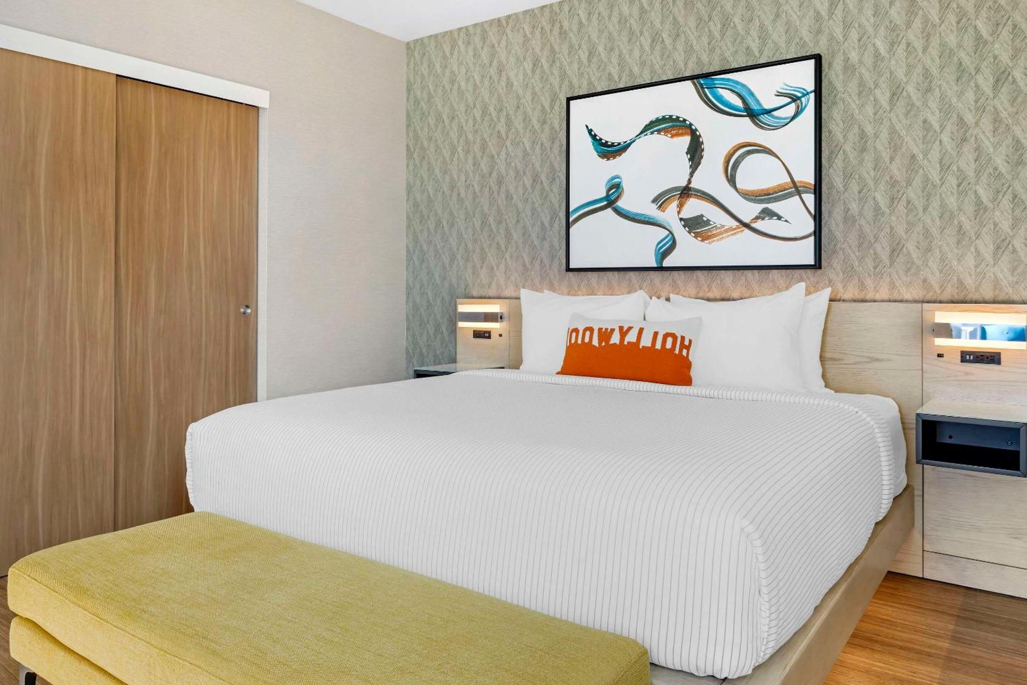 Cambria Hotel Burbank Airport Bagian luar foto