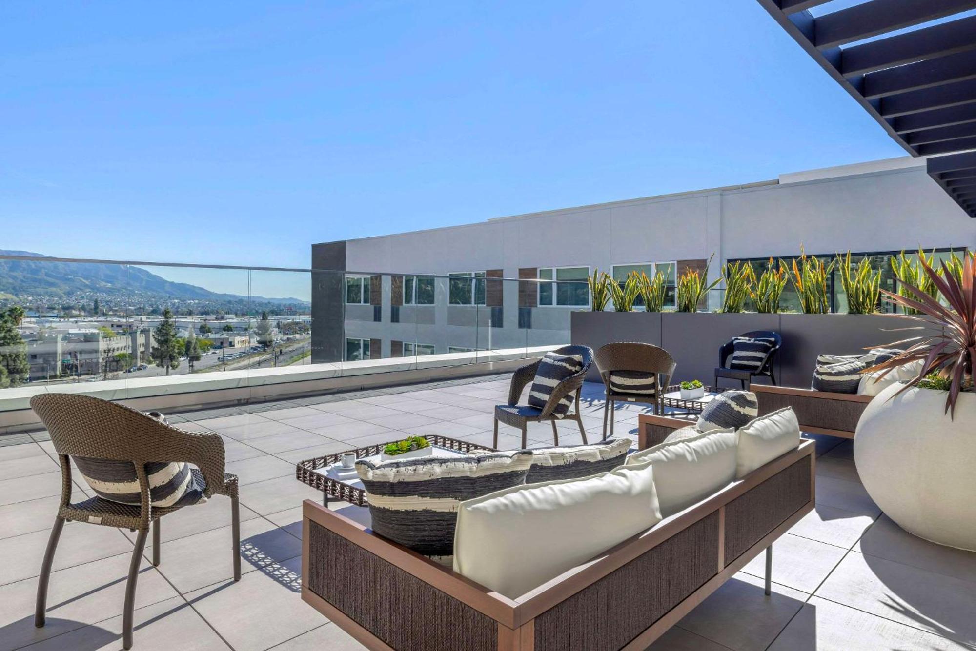 Cambria Hotel Burbank Airport Bagian luar foto