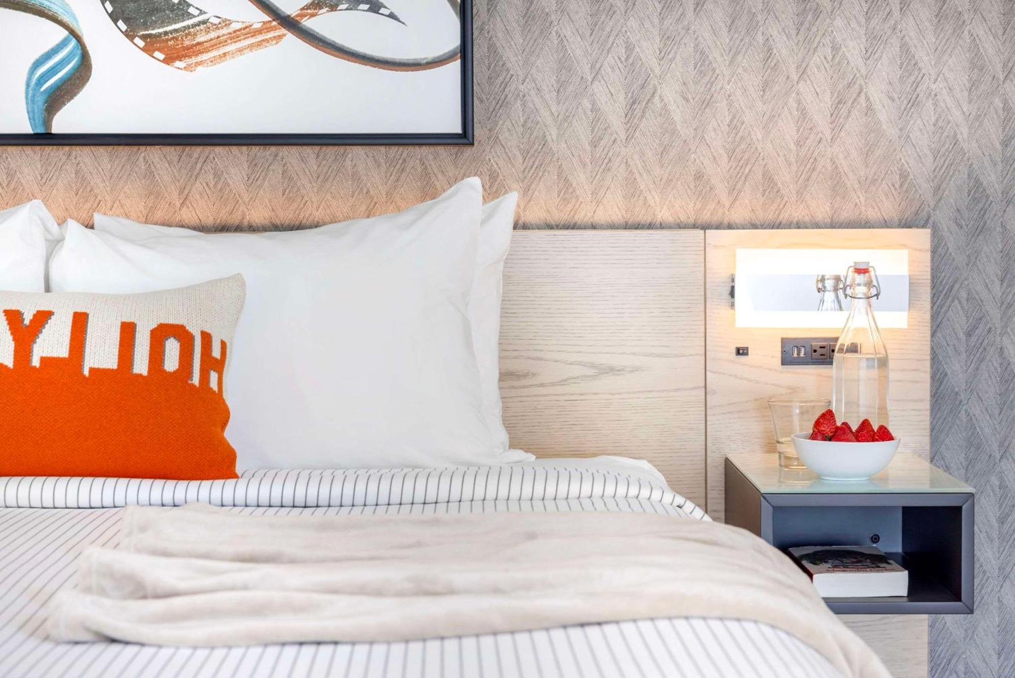 Cambria Hotel Burbank Airport Bagian luar foto
