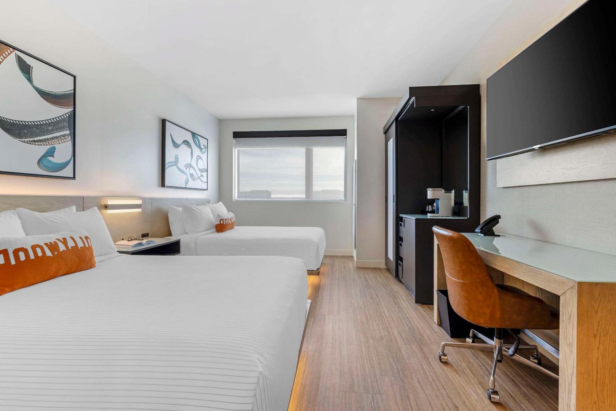 Cambria Hotel Burbank Airport Bagian luar foto
