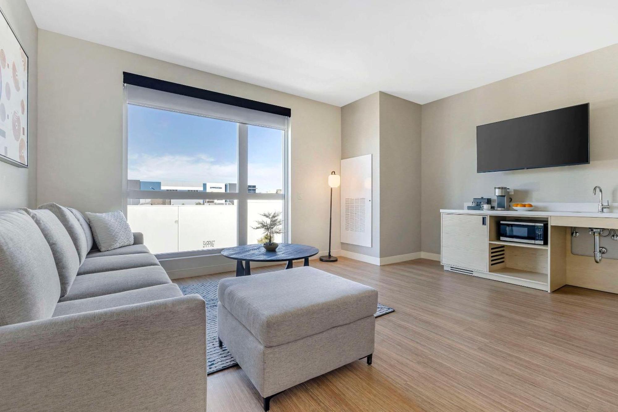 Cambria Hotel Burbank Airport Bagian luar foto